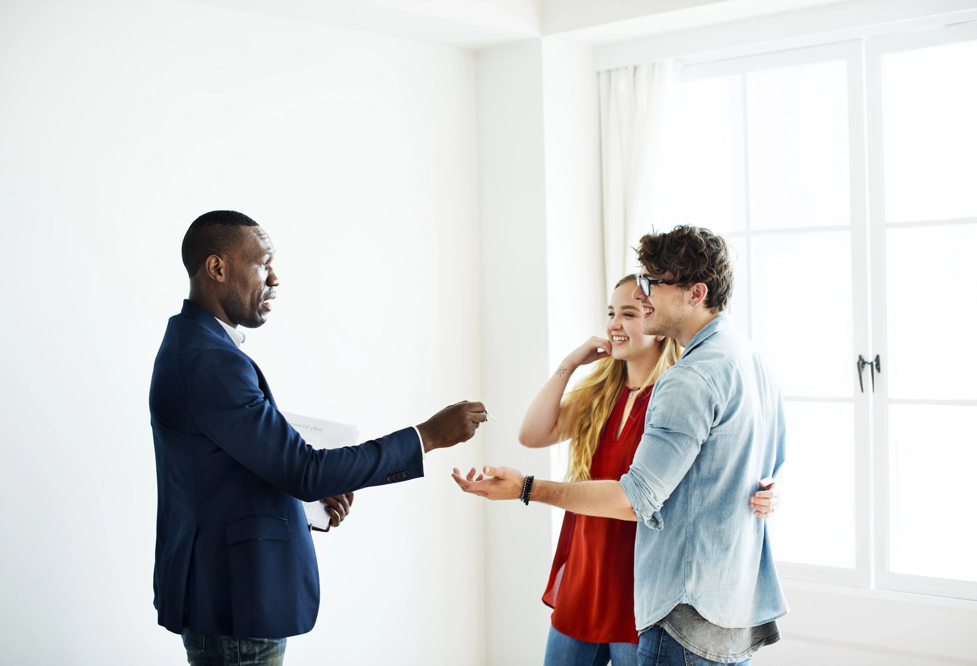 Agent handing keys to a family