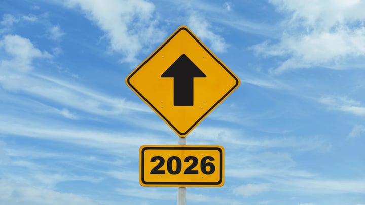 street sign with an arrow pointing to 2026