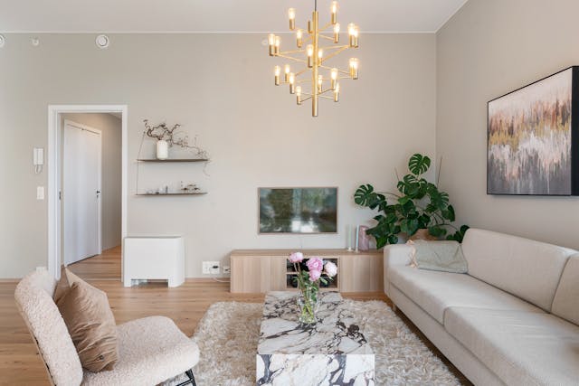 a-beige-living-room-with-light-food-floors-and-a-white-couch a-beige-living-room-with-light-food-floors-and-a-white-couch
