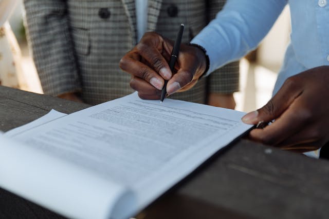 people-signing-a-contract people-signing-a-contract