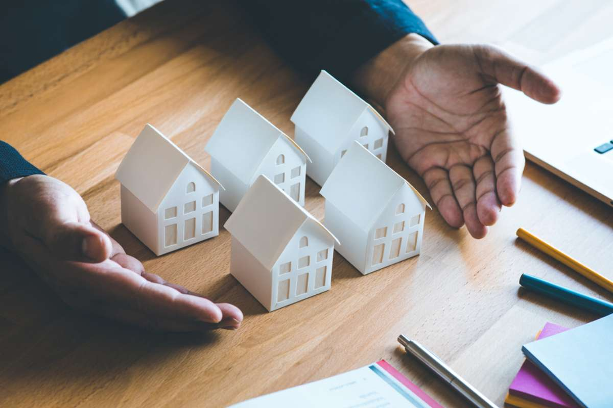 Business_20property_2creal_20estate_20and_20investment_20concepts_20with_20investor Business_20property_2creal_20estate_20and_20investment_20concepts_20with_20investor