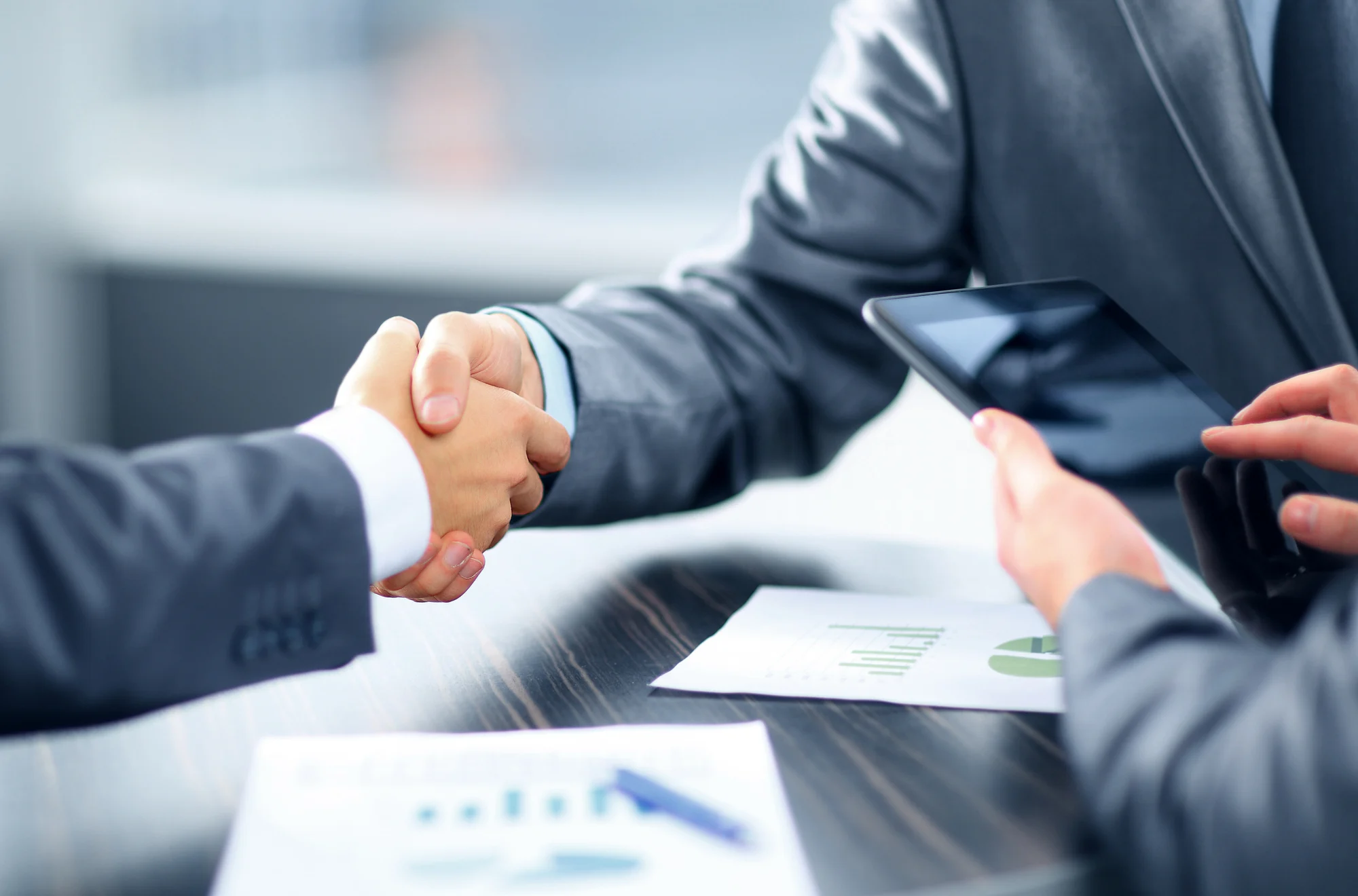 Business_20people_20handshake Business_20people_20handshake