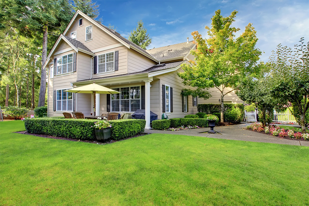 Large_20beige_20house_20with_20green_20grass-1 Large_20beige_20house_20with_20green_20grass-1