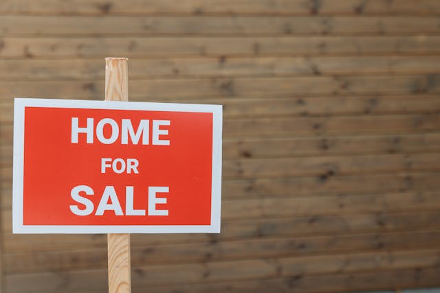 for-sale-sign-in-front-home for-sale-sign-in-front-home