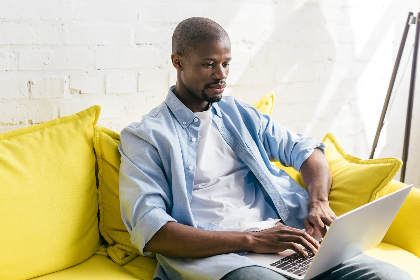 Portrait_20of_20african_20american_20man_20using_20laptop_20on_20sofa_20at_20home Portrait_20of_20african_20american_20man_20using_20laptop_20on_20sofa_20at_20home